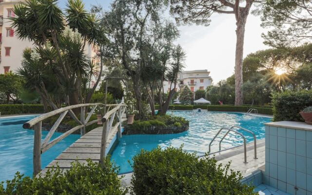 Modern Apartment with Terrace, Swimming Pool&Tennis