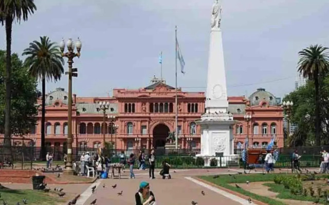 Monoambiente muy luminoso 2 cuadras Plaza de Mayo.