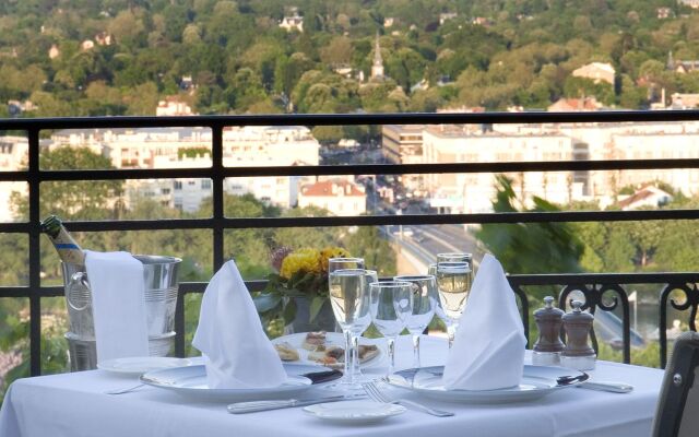 Pavillon Henri IV Hotel Restaurant Gastronomique Terrasse