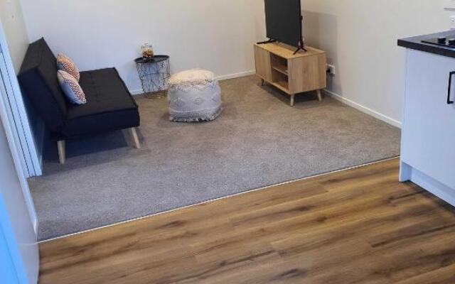 Modern 1 bedroom guest house