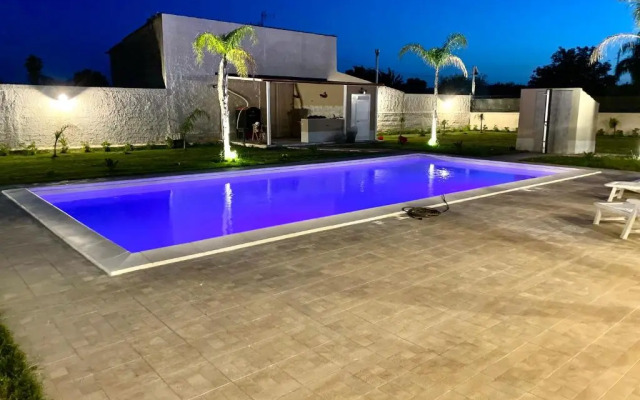 Villa Nunzia con piscina, sauna e idromassaggio.