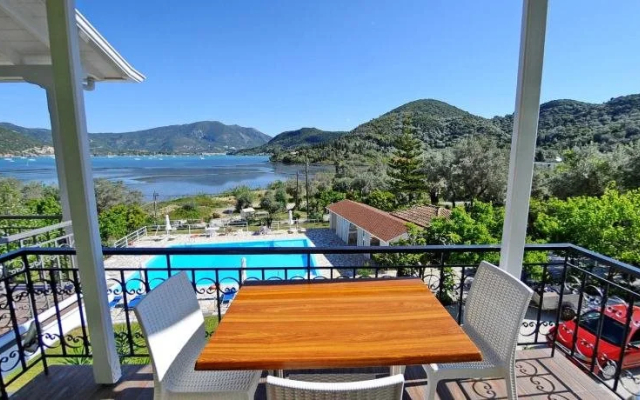 Vliho Bay Suites & Apartments