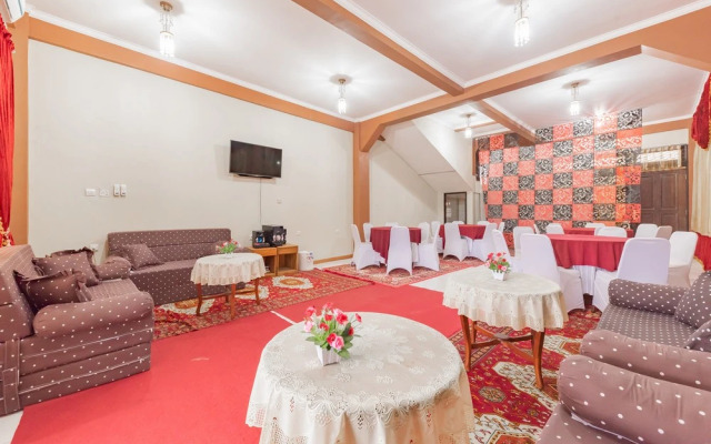 RedDoorz Syariah near Alun Alun Sumedang