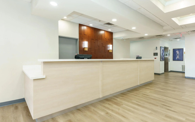 Comfort Suites University Drive