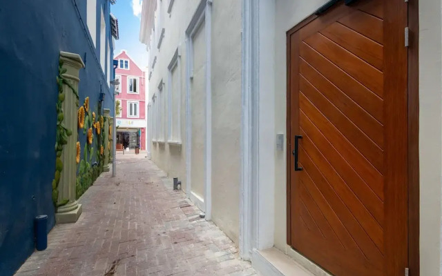 Chic Broadway Apartment in Central Willemstad