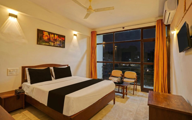 OYO 13581 Hotel Raj