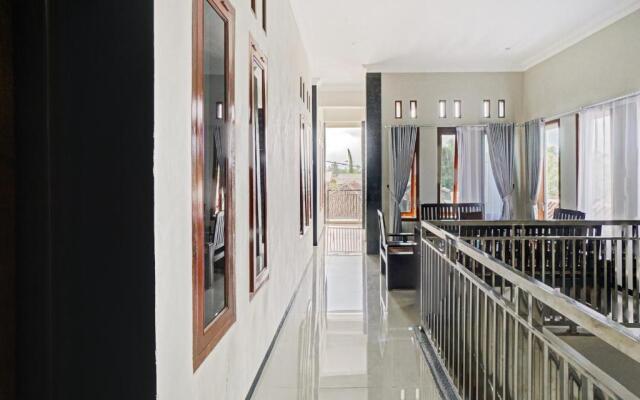 OYO Life 90472 Villa Dua Dua