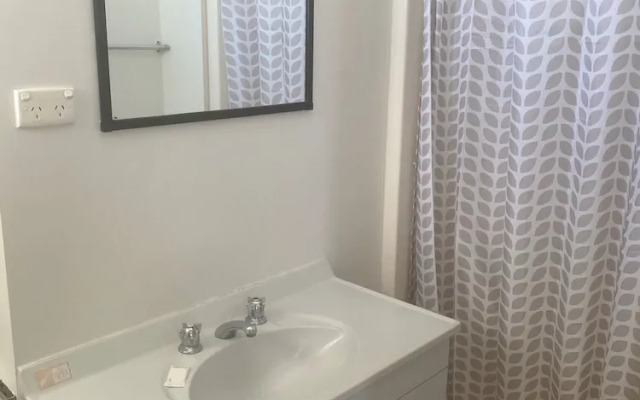 Tin Can Bay Budget Accommodation - Hostel