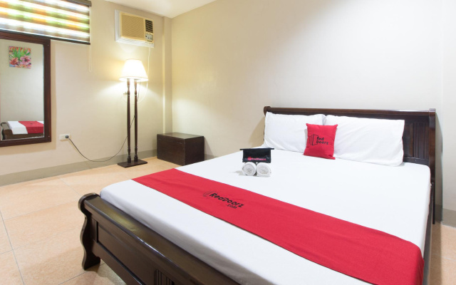 RedDoorz @ Pantay Daya Vigan - Vaccinated Staff