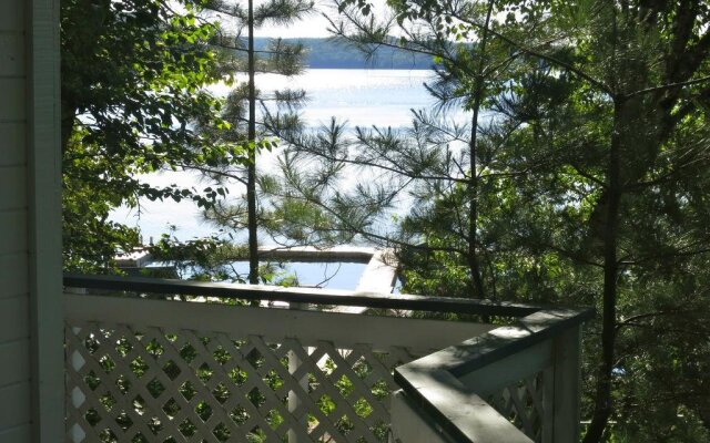 Birch Cliff Lodge on Baptiste Lake