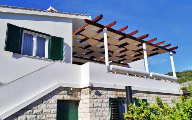 Apartment Miki - 25 m from the sea