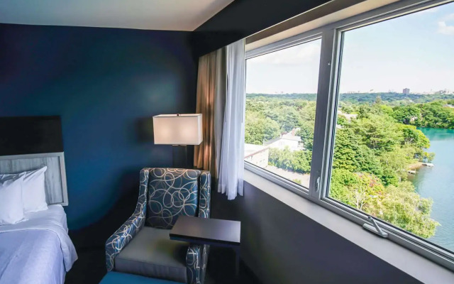 Best Western Plus Chocolate Lake Hotel