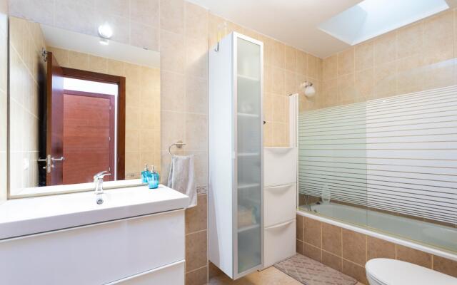 Home2Book Beautiful Duplex Parque La Reina + Wifi
