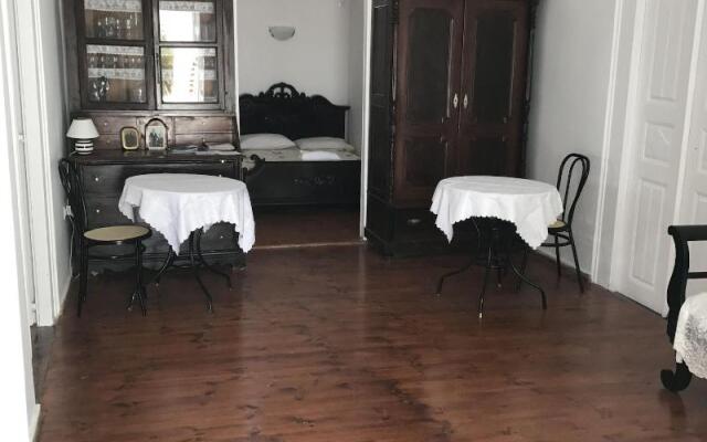 Marcos Rooms