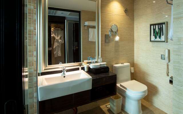 Ramada by Wyndham Encore Kaili West