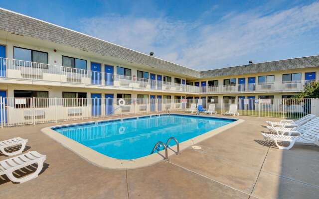 Motel 6 Wichita, KS