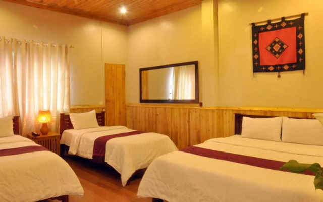 Cat Cat Sunrise Hotel