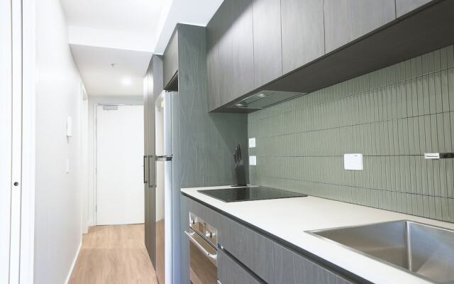 Modern apt in heart of the city