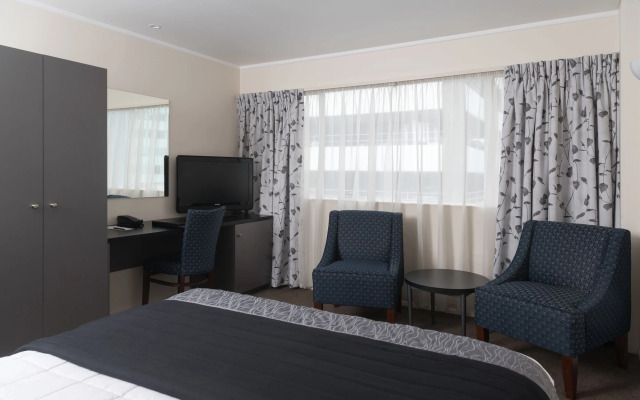 West Plaza Hotel