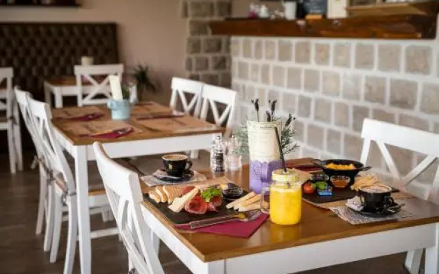 Sky Apartments & Rooms