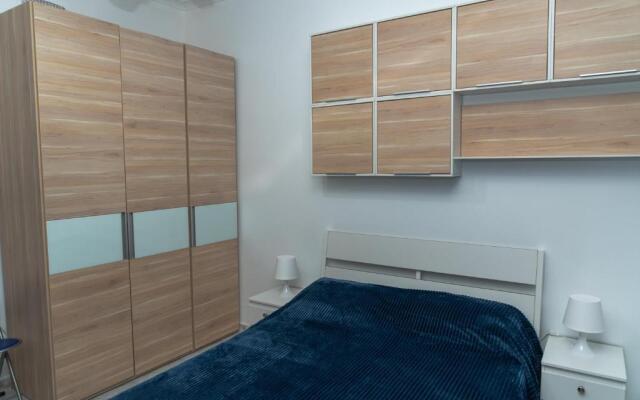 Riviera Mansions Apt. 9 - Side Sea-View, 3 bedroom Deluxe Apartment