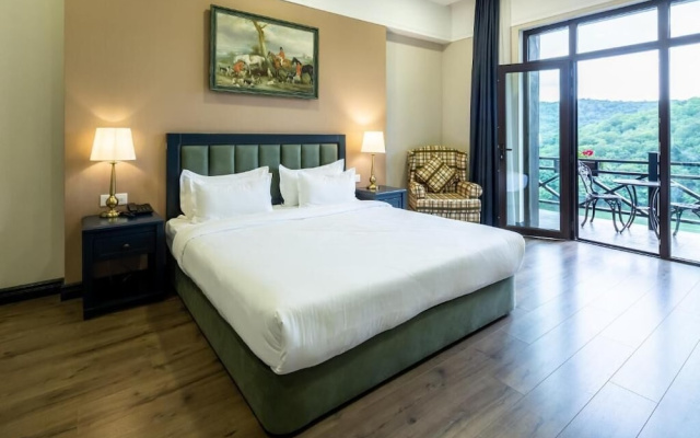 Macara Lake Park Hotel