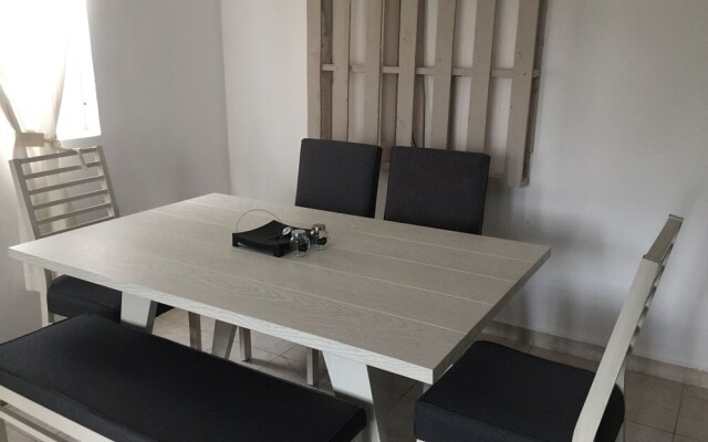 downtown apartment in fractionation with pool and air conditioners