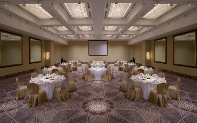 Shangri-La Hotel Apartments Qaryat Al Beri