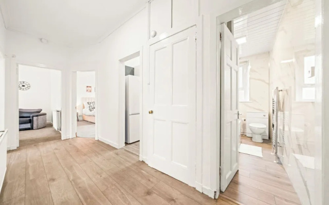 Cosy and Bright 3-Bedroom Flat