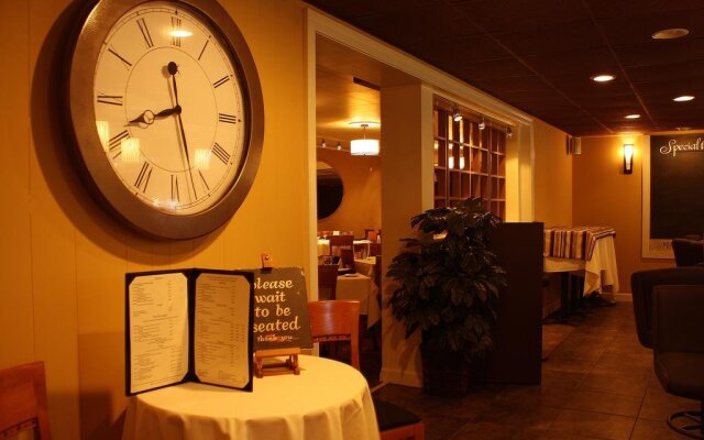 Macaluso's At The Lantern Lodge