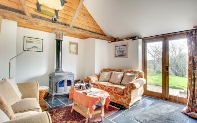 Superb Holiday Home in Broad Street Kent With Graden