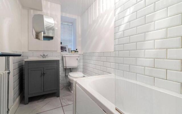 Walk Anywhere From This Cosy Central Flat