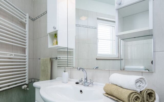 Holiday house Andre - swimming pool Nerezisca, Island Brac