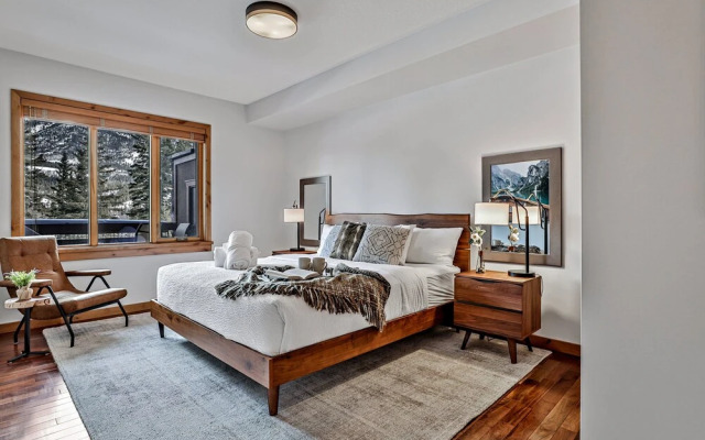 Rundle Cliffs Lodge by Spring Creek Vacation