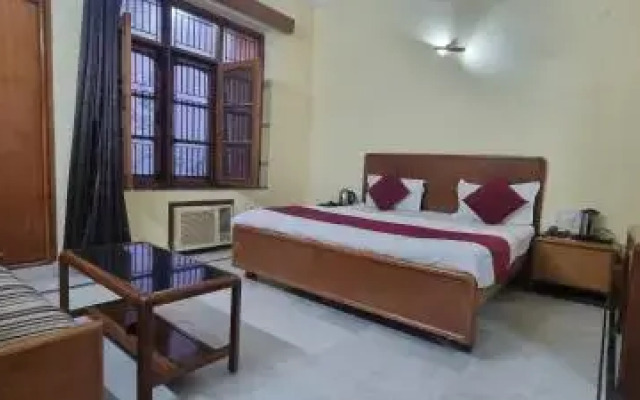 Hotel Shri Hari by OYO Rooms