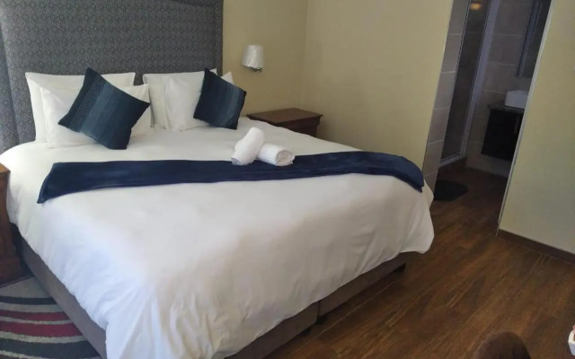 Lucolo Palace B&B - East London