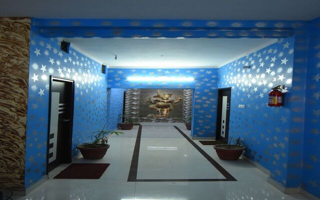 Oyo 38412 Kavya International