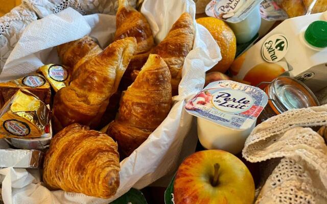 Le Manoir des Doyens Loft - Sleeps 8 - Breakfast Included!