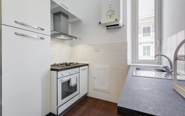 Bright and Modern 2 bed Flat in Prati