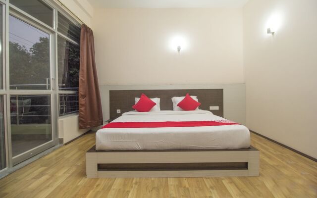 OYO 28084 Hotel Pangolin