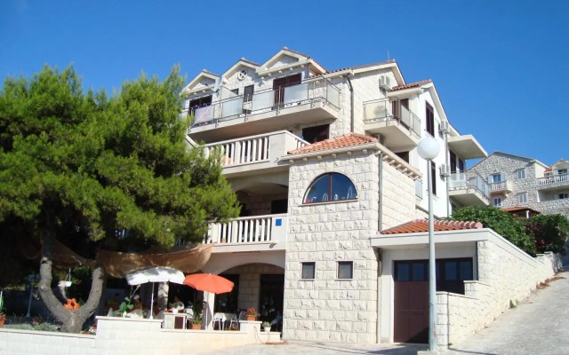 Villa Adagio Apartments