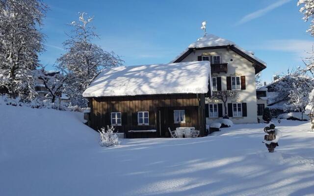 Villa Waldfrieden - Ferienwohnungen und -Haus