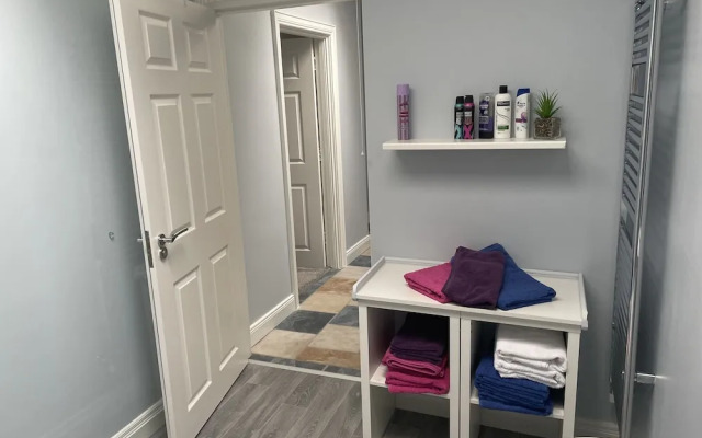 Beautiful 3-bed House in Sunny Killough Down
