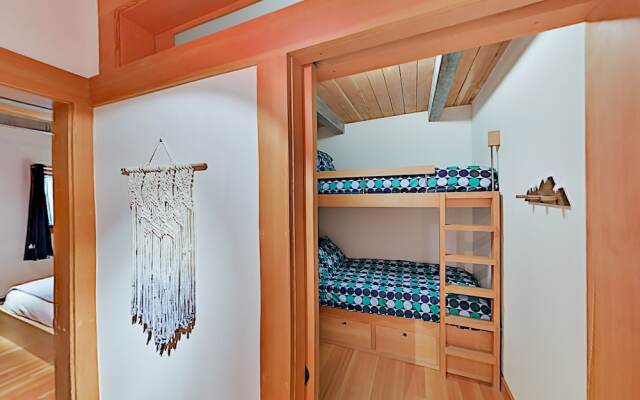 15tru2ag 3 Bedroom Condo