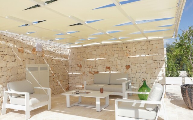 TD Trulli Saveni Trulli with Pool Near the Centre
