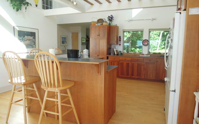 Oak Point Cottage - Three Bedroom Home