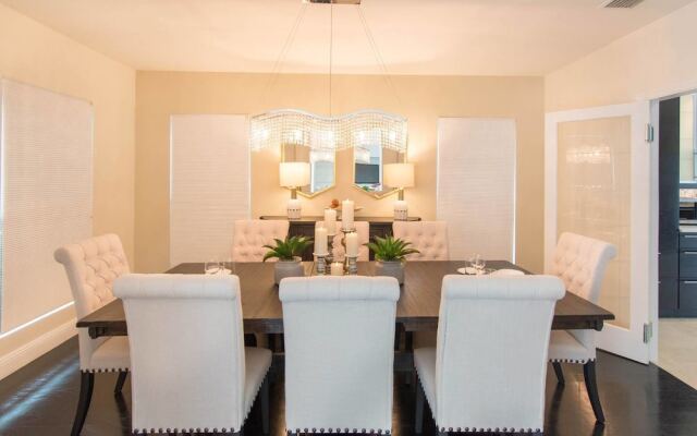 Hollywood Dream House - 5 Bedroom with Heated Pool