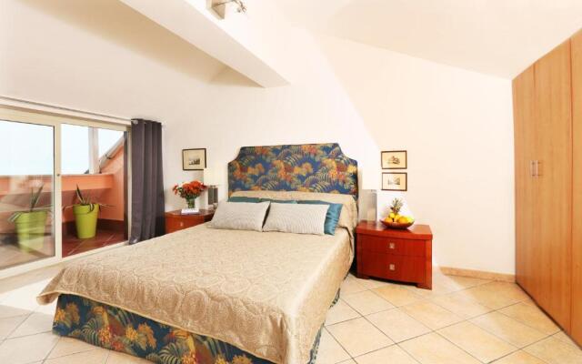 Taormina center 4 BR penthouse, terrace with views