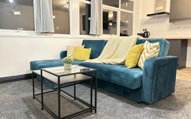 Stylish City Centre Apt- 25 Off Monthly Stays!
