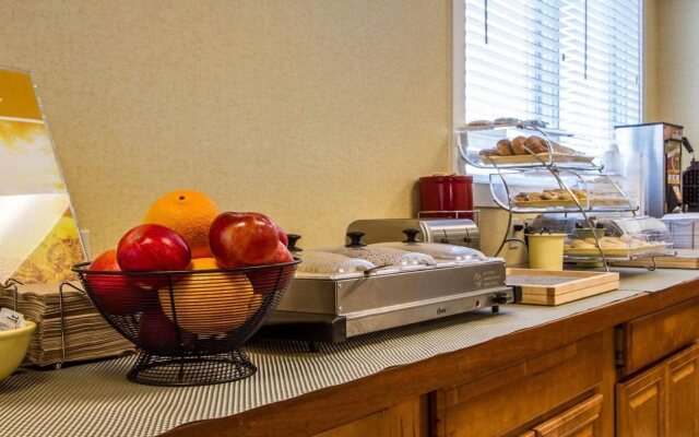 Super 8 By Wyndham Portland Me